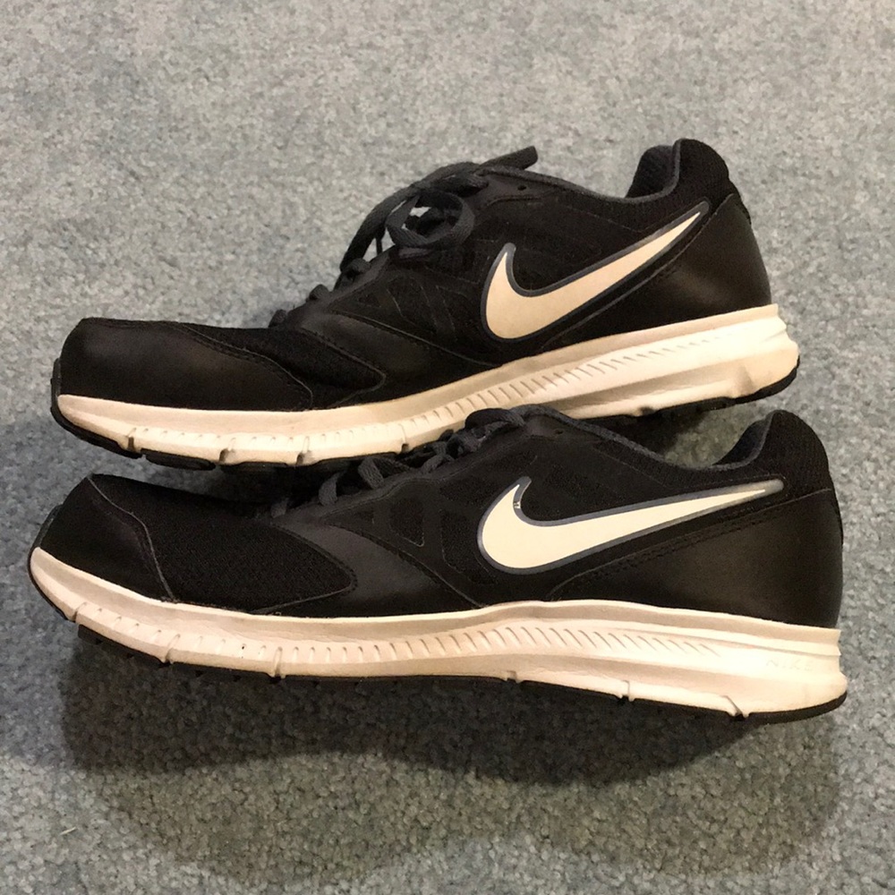 Nike Downshifter 6 Men’s size 9.5- like new